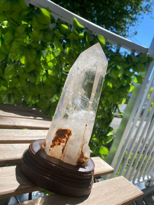 【割引中】1.7kg!!特大の水晶タワー 六角柱 台座付き