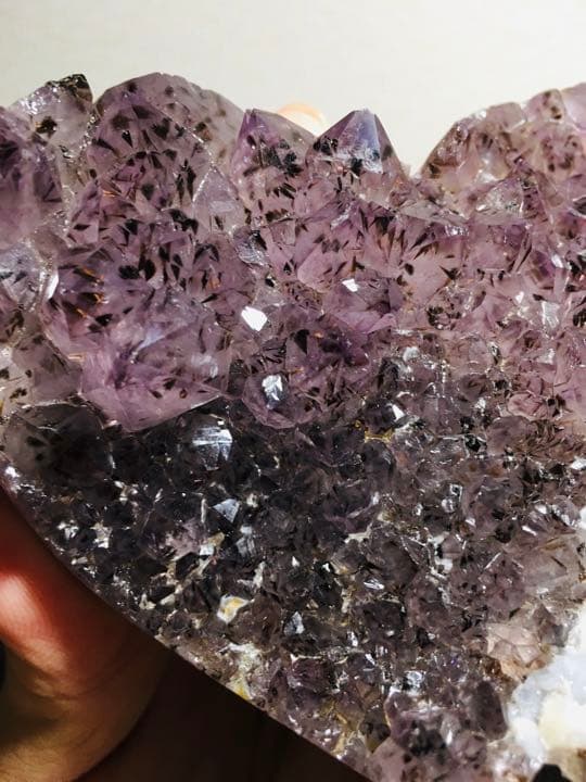 希少高品質 ハートアメジストドームミニクラスター　共生タイプ　台座込み　送料無料
