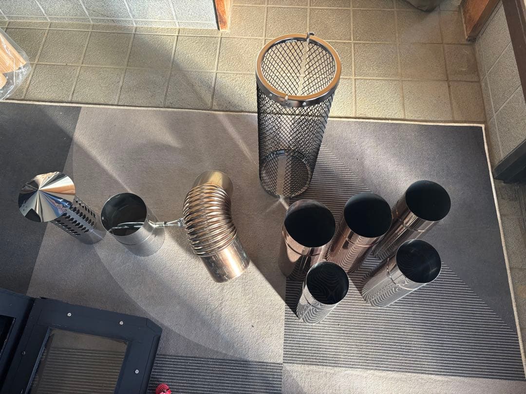 新保製作所　ミニ薪ストーブ”ＲＯＳＥ　脚長さん　煙突左出し