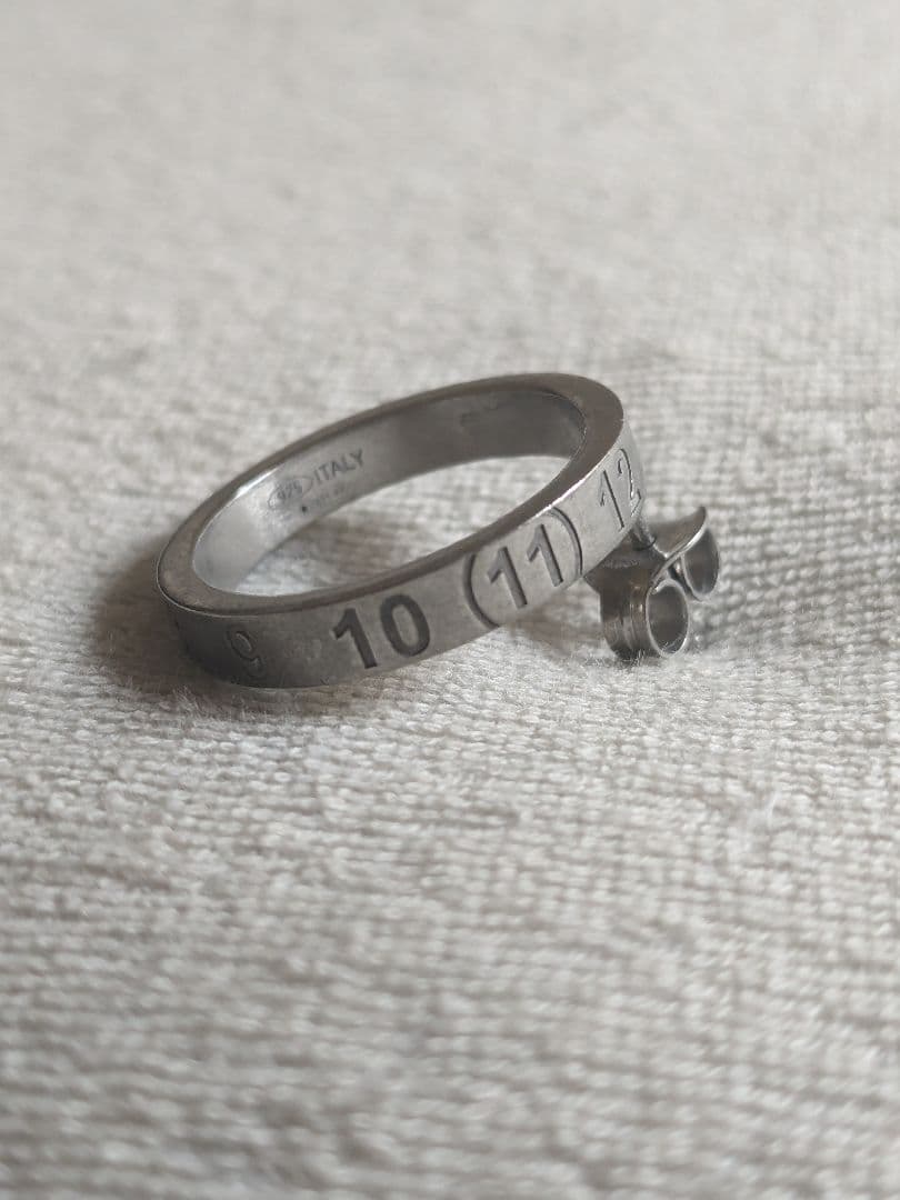 マルジェラ　ナンバーピアス