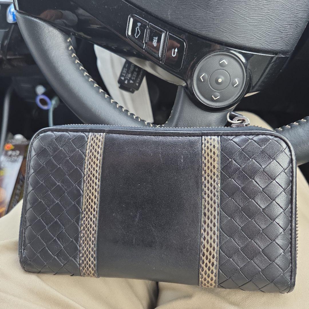 ボッテガヴェネタ長財布 ジッピーウォレット イントレチャート パイソン レザー