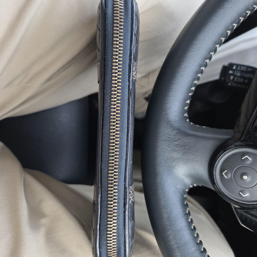 ボッテガヴェネタ長財布 ジッピーウォレット イントレチャート パイソン レザー