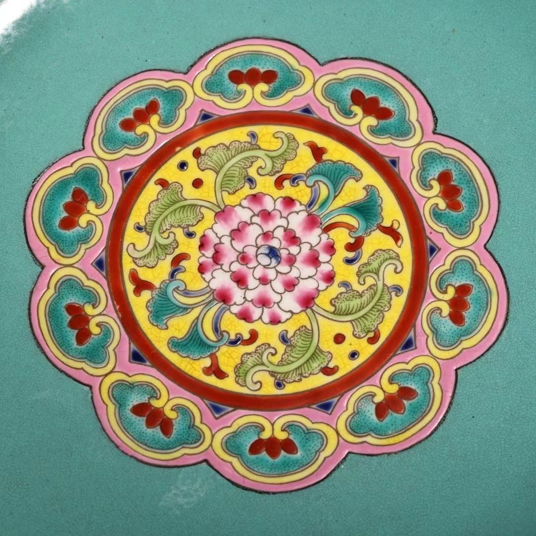 中国古美術・旧蔵珐琅彩粉彩陶磁器の皿・瑞獣中皿・置物・純手描き・文房具・木箱付き