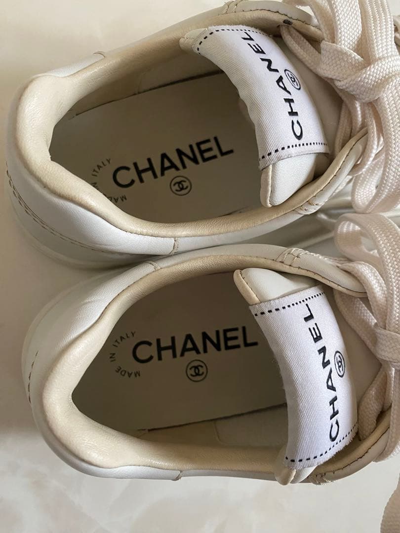 美品 23年製 シャネル ロゴプレート スニーカー 36 23cm CHANEL