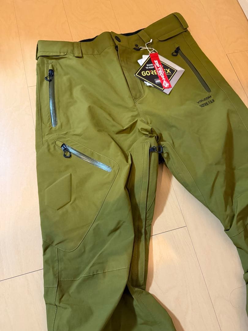 未使用タグ付き　volcom GORE-TEX スノーウェア