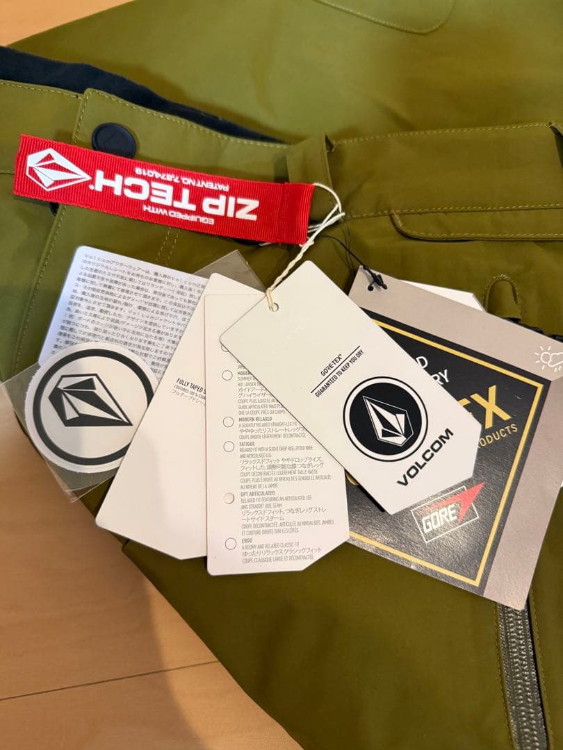 未使用タグ付き　volcom GORE-TEX スノーウェア