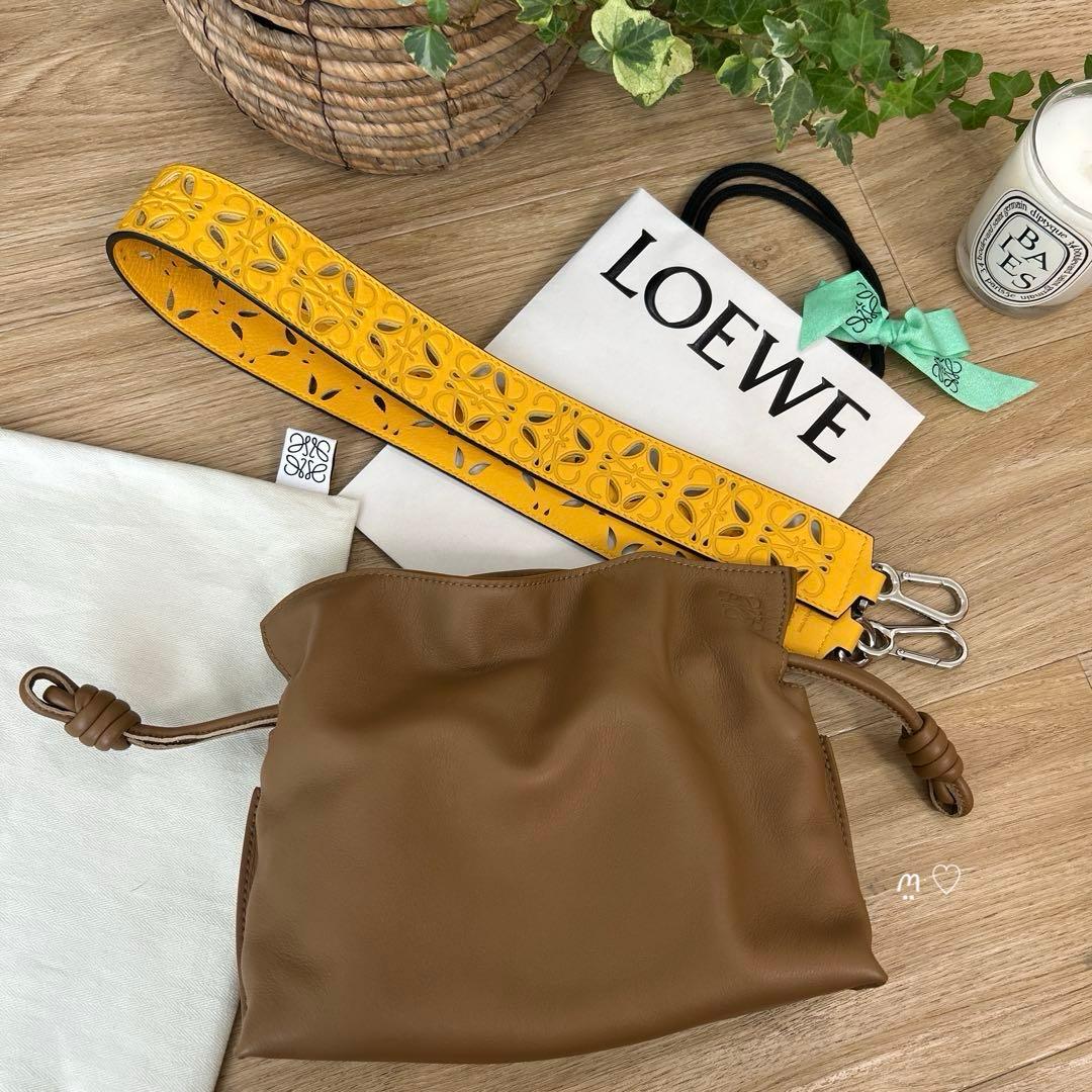 LOEWE　ロエベ　アナグラムカットアウト　ショルダーストラップ　バッグチャーム