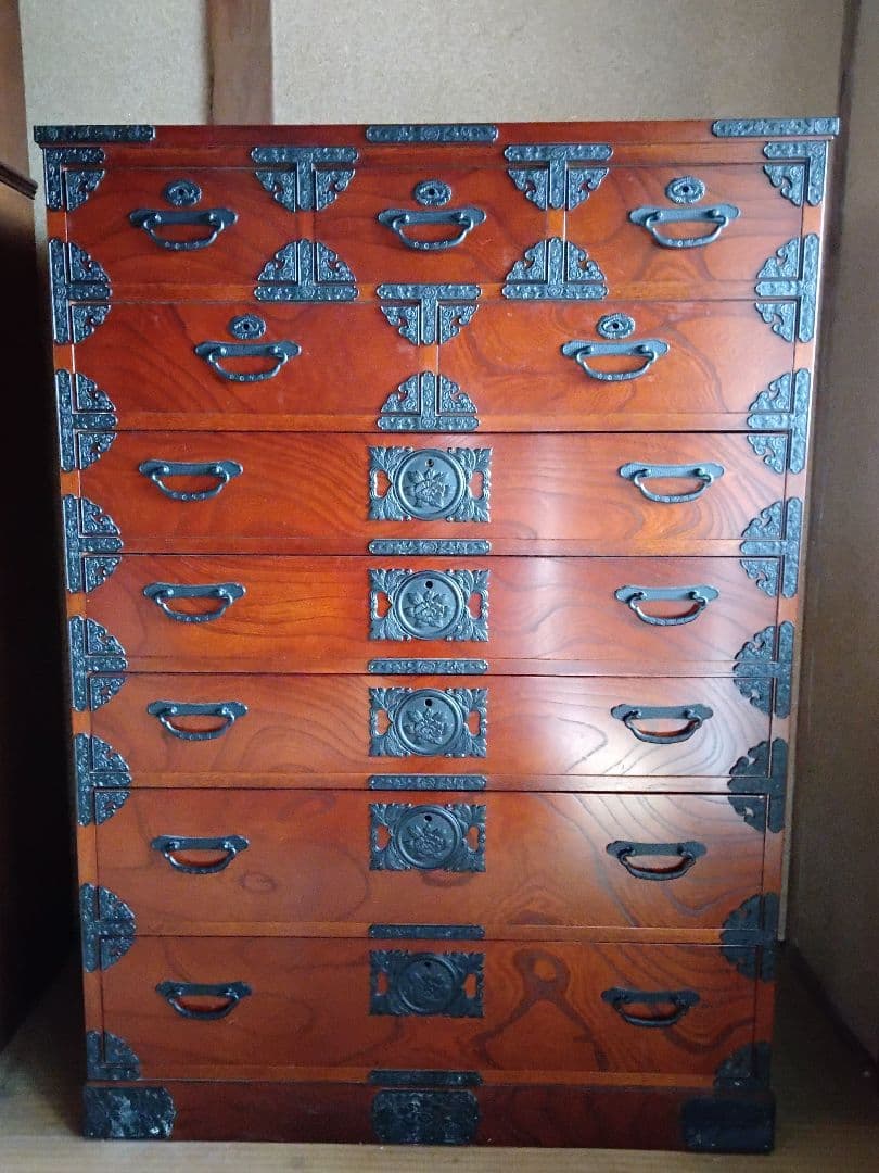 伝統的な和風木製タンス 7引き出し