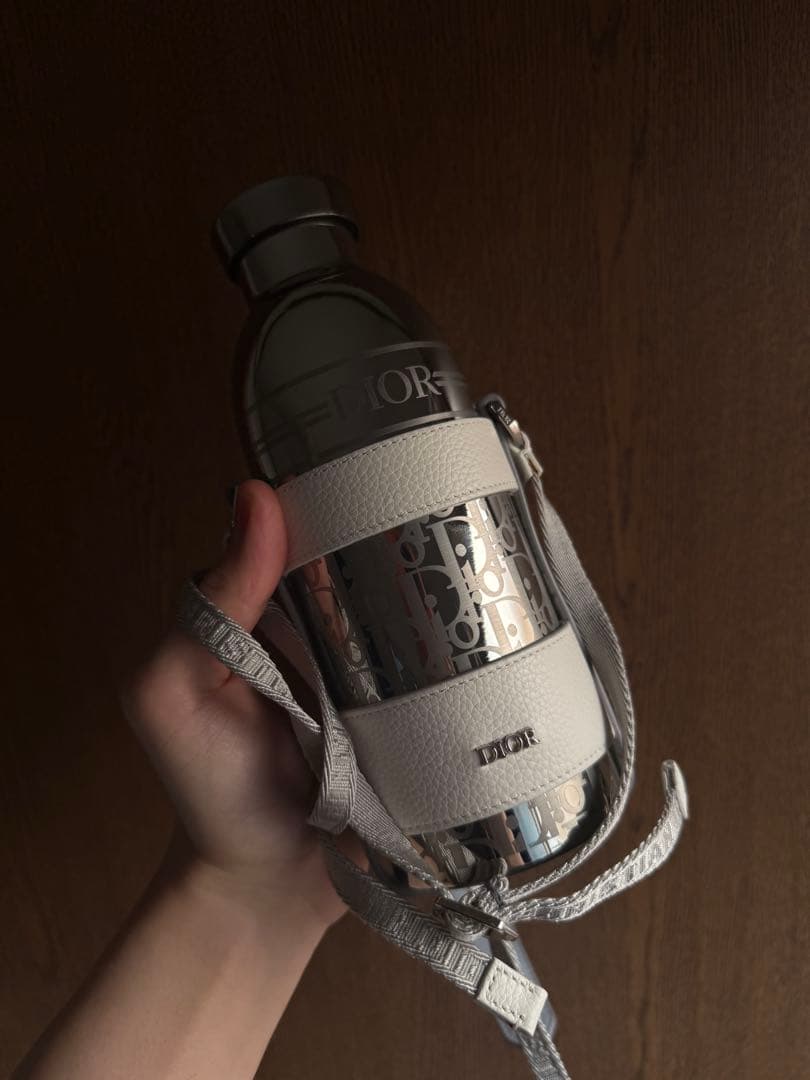 Dior シルバー ホワイト 水筒 ストラップ付き