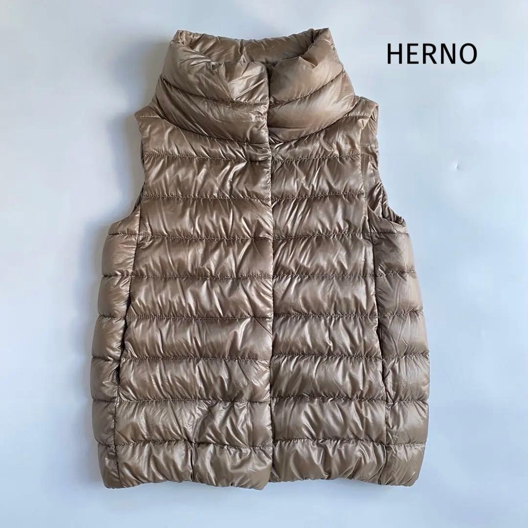 HERNO ヘルノ ベージュ ダウンベスト イタリア製 光沢感 立ち襟 Lサイズ