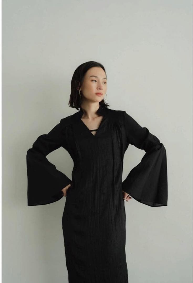 【knuthmarf】ブラック フレアスリーブ ワンピース