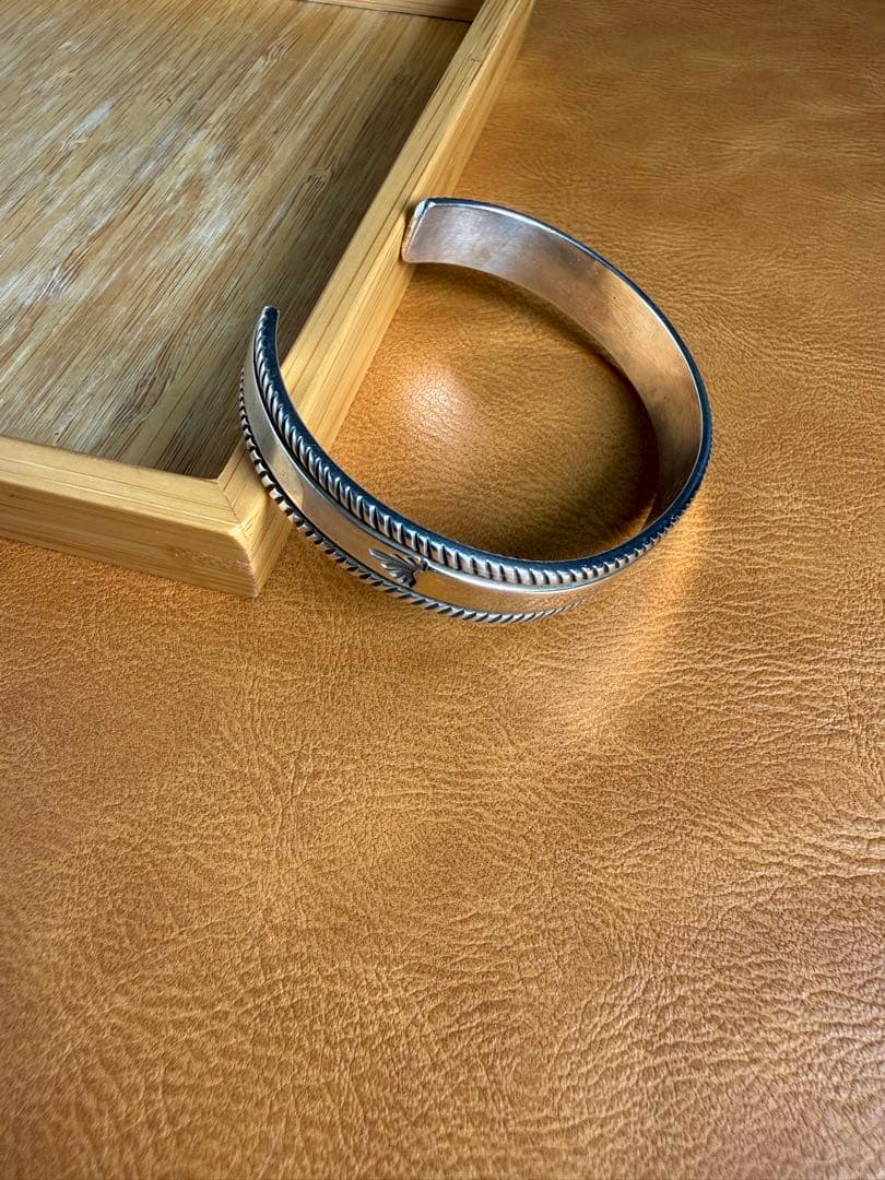ナバホ族 Bruce Morgan 14K チゼルワーク 3/8 バングル