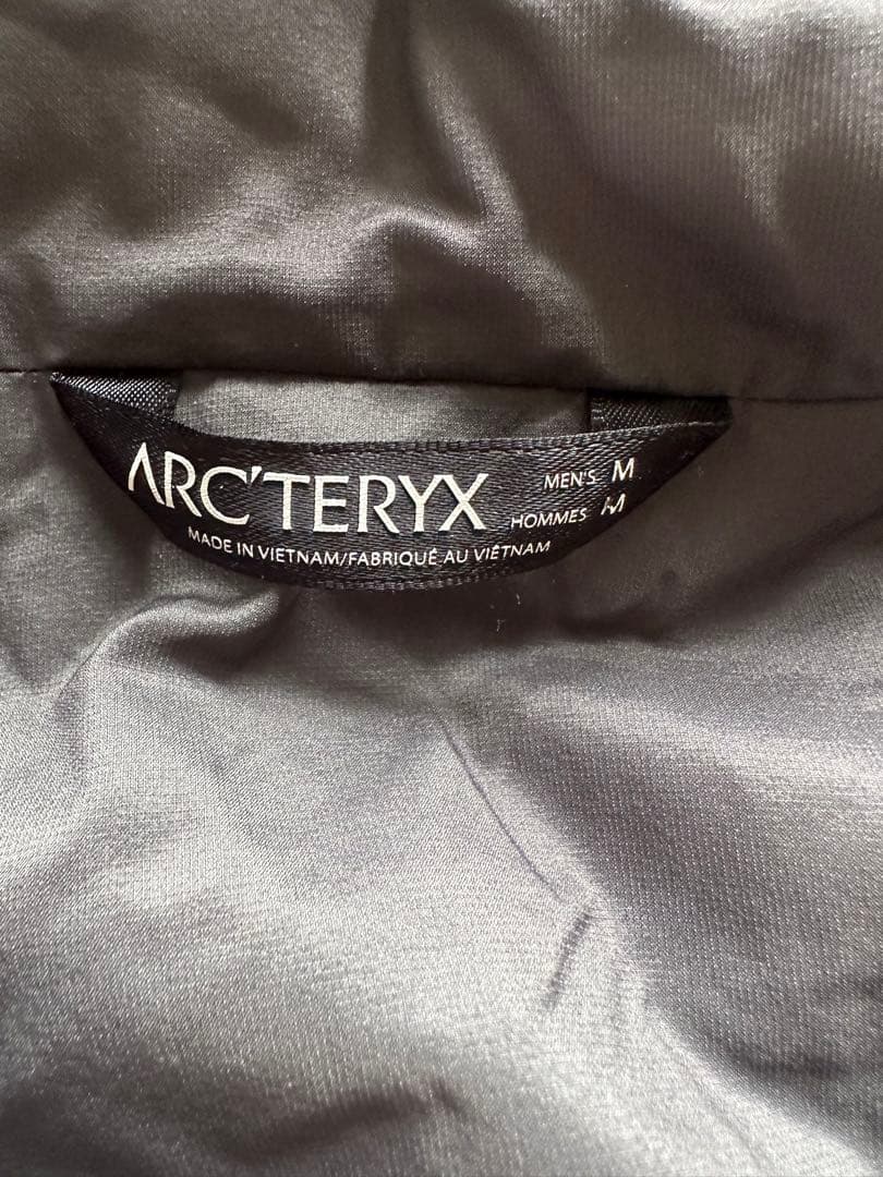 アークテリクス　グレー マウンテンパーカー ドローコード付き