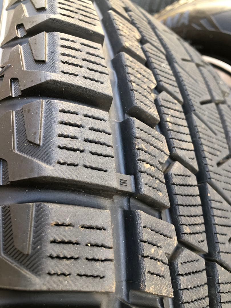 ここあさん専用スタッドレスタイヤ225/60R17 美品バリ山