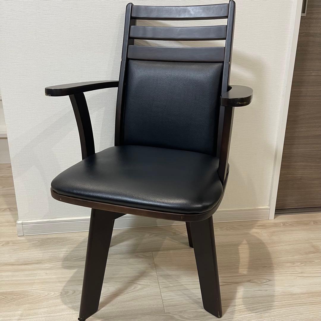 回転式チェア 黒 肘置き付き×二式