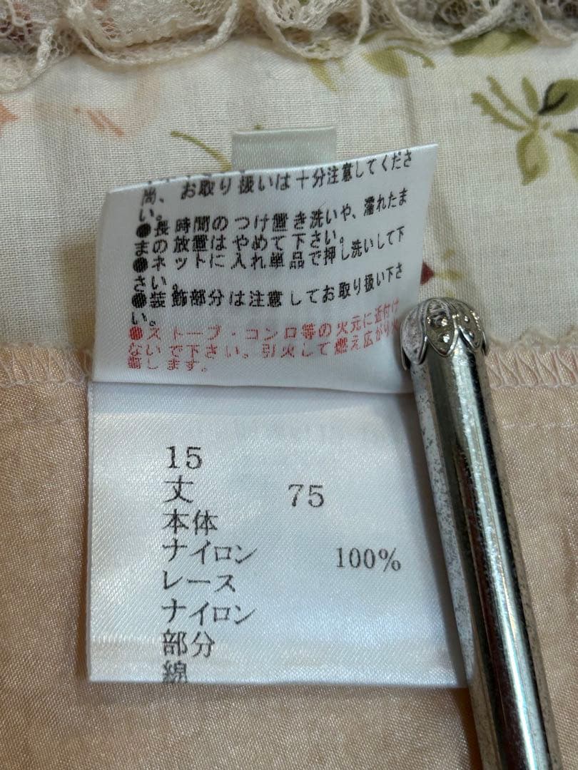 新品未使用さえら可愛いヒスクローネピンクのレース装飾エプロンゆったりサイズ