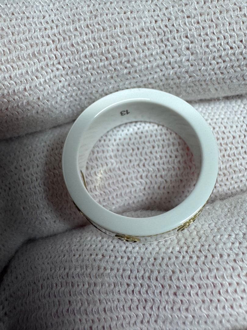 Gucci ホワイトセラミック リング