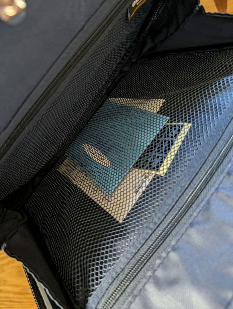 BERMAS☆インターシティ　ロッカー　機内持ち込み　22L