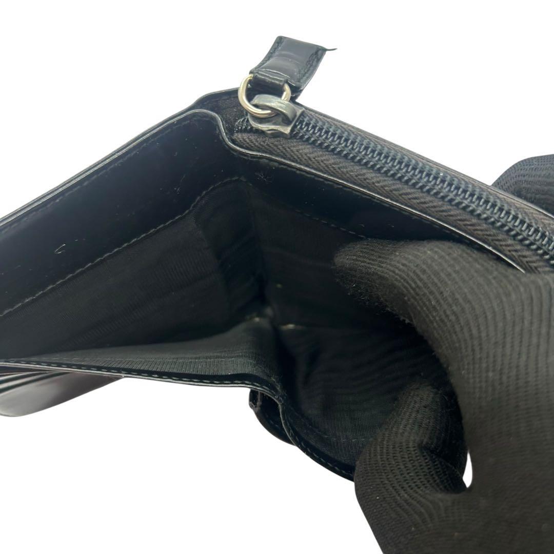 PRADA プラダ エナメル 二つ折り財布 ブラック ロゴ コンパクト