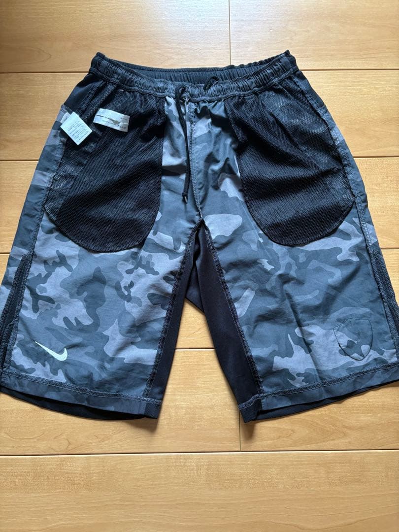 ナイキ NIKE x fcrb x honeybeeトリプルネーム 黒 迷彩柄