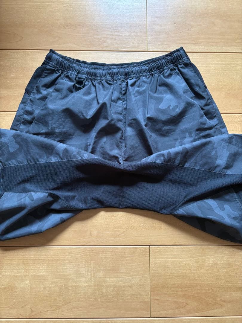 ナイキ NIKE x fcrb x honeybeeトリプルネーム 黒 迷彩柄