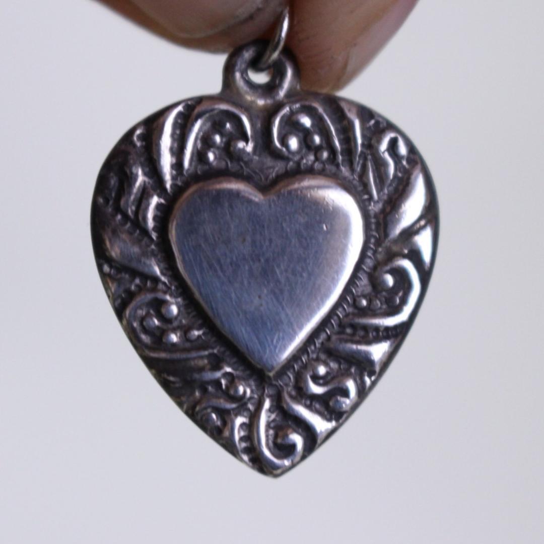 30s　スウィートハートジュエリー 両面 ハート　チャーム 波　唐草　アールデコ