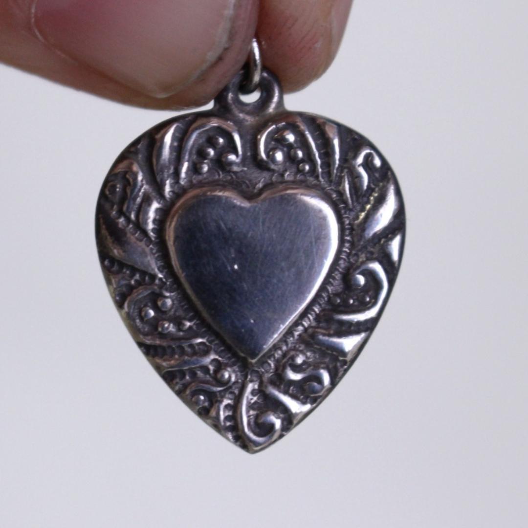 30s　スウィートハートジュエリー 両面 ハート　チャーム 波　唐草　アールデコ