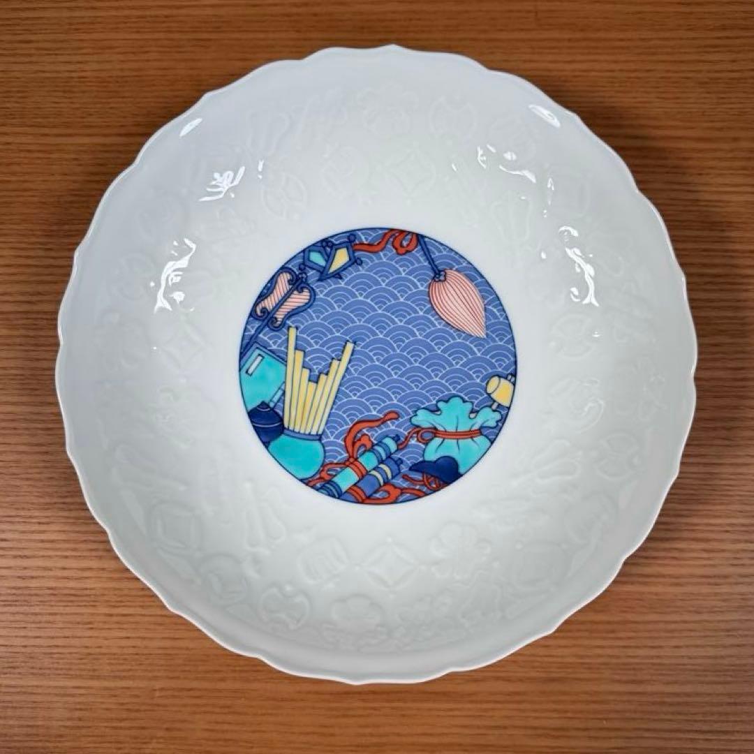 伊万里焼 畑萬陶苑：鍋島 青海波墨弾き宝尽くし文 宝彫7寸鉢☆