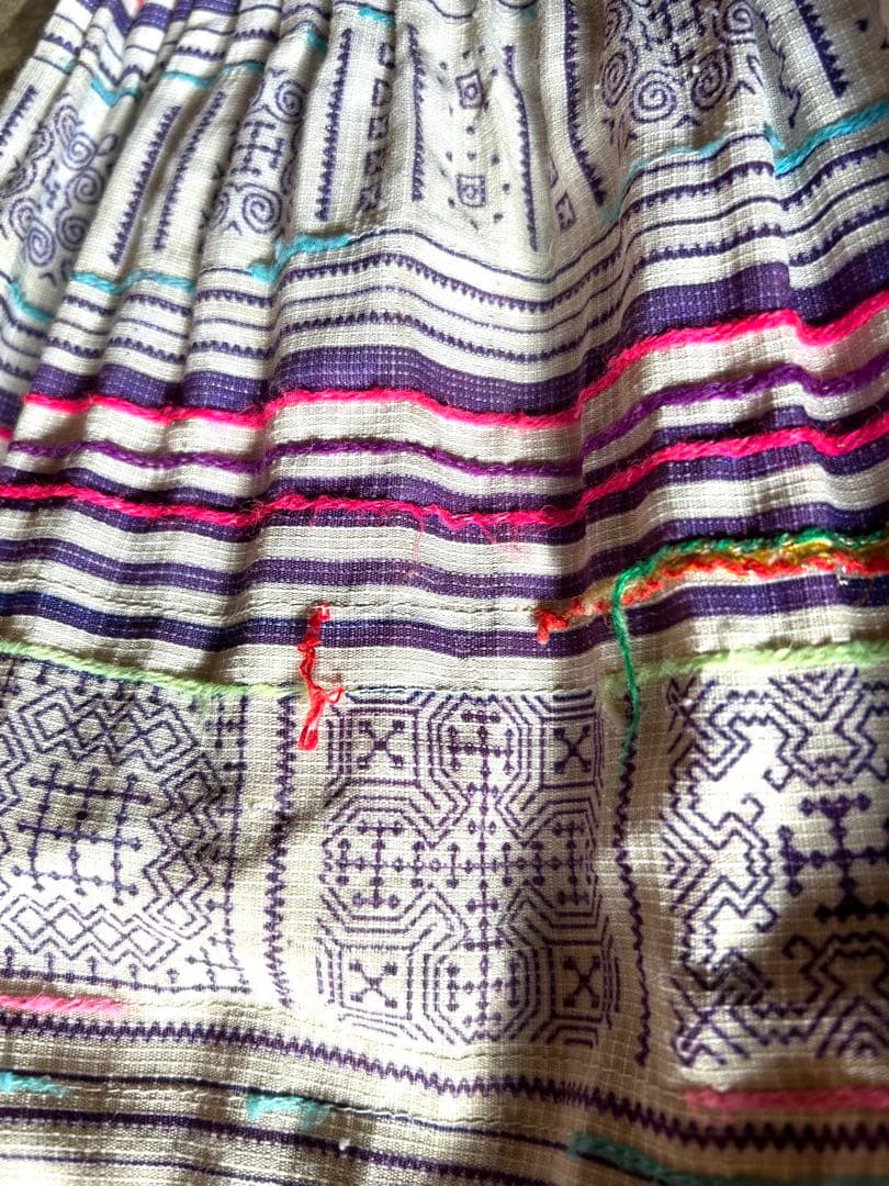 vintage モン族　フレア巻きスカート　パンドゥ（Paj Ntaub）