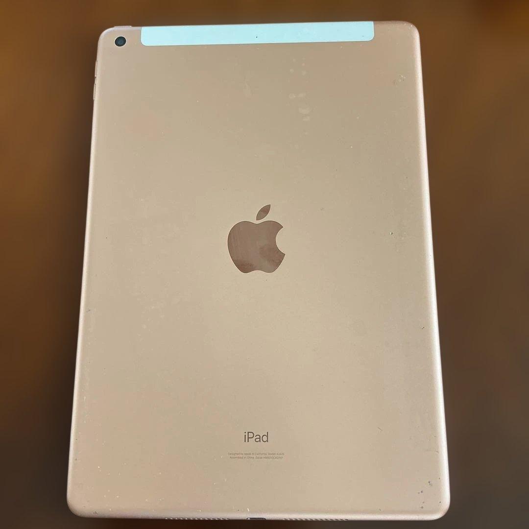 Apple iPad 第８世代ゴールド 本体＆充電器付き