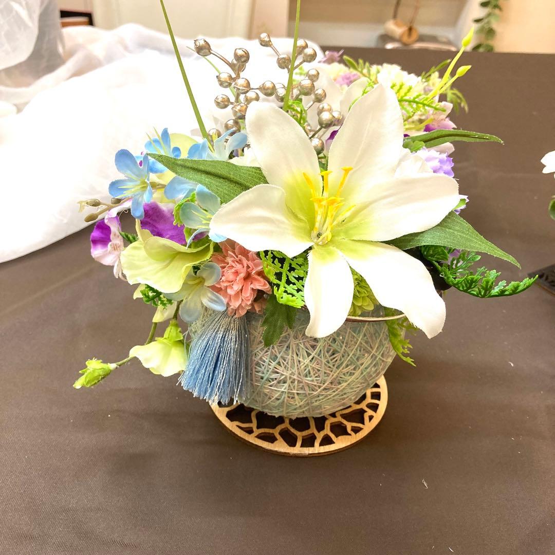 なおページです。仏花⭐︎LEDライト付き糸玉アレンジ⭐︎お供え花⭐︎お盆⭐︎提灯