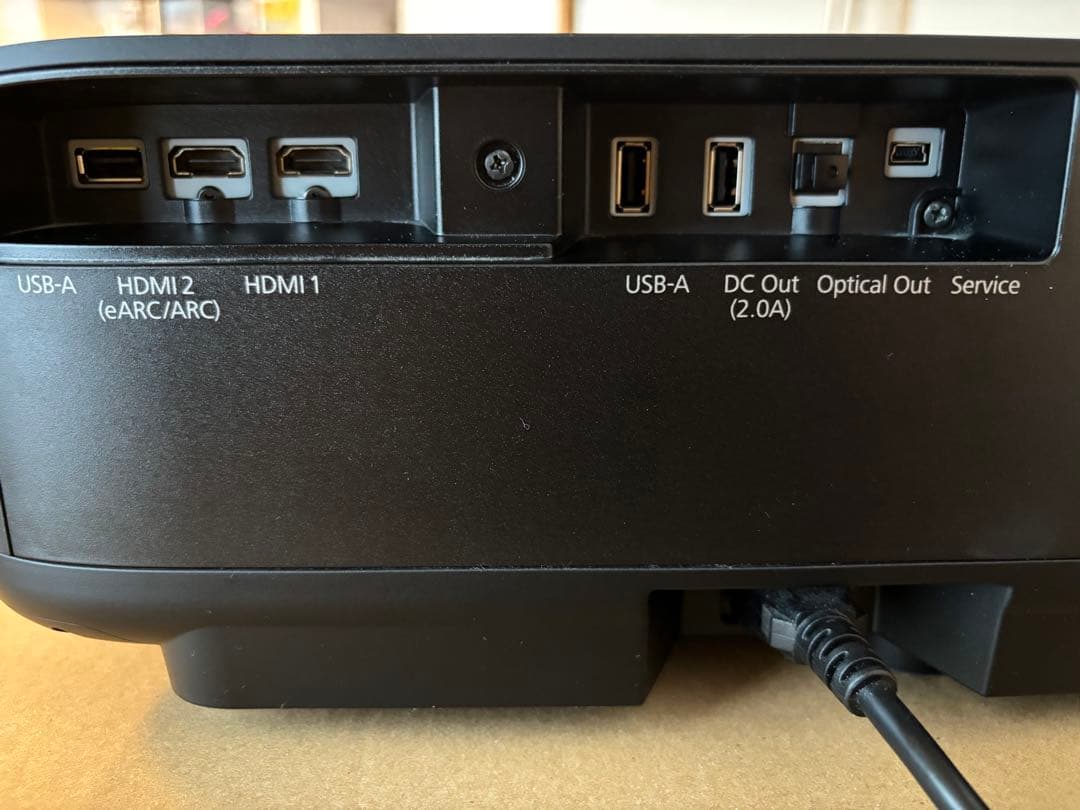 EPSON EH-LS650B プロジェクター　中古