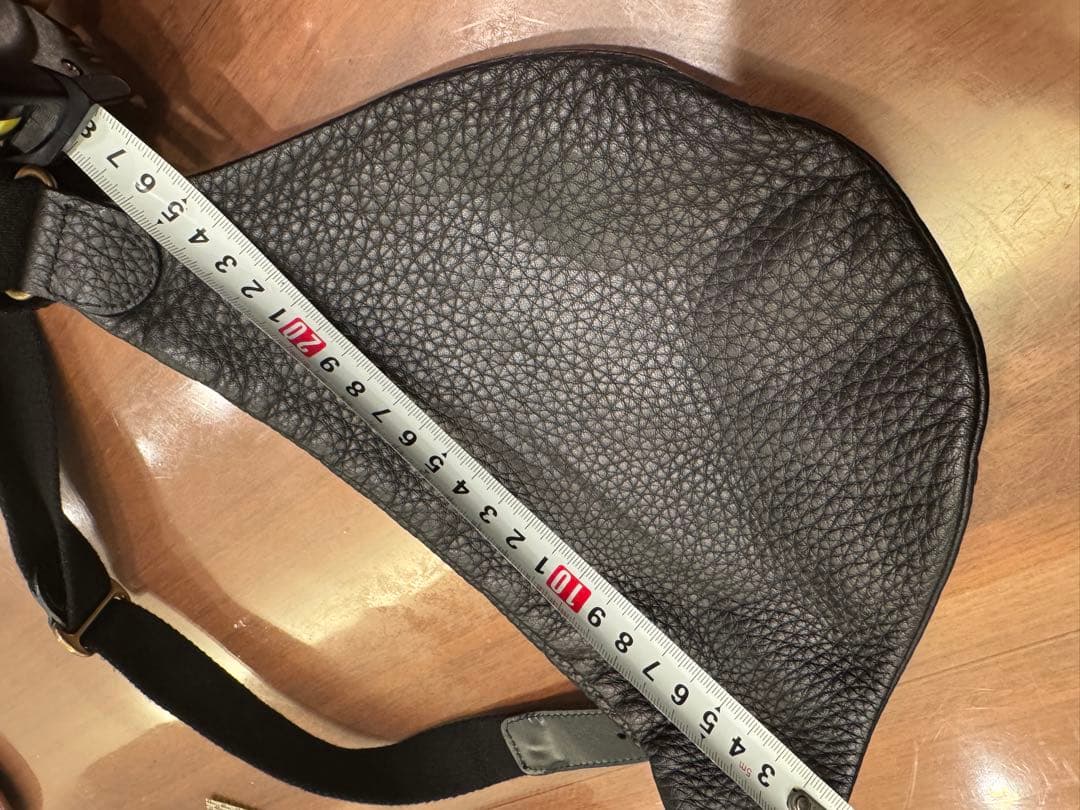Felisi レザー ボディバッグ ファニーパック 黒