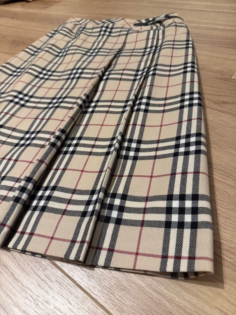新品未使用　バーバリー　BURBERRY ベージュ　プリーツスカート