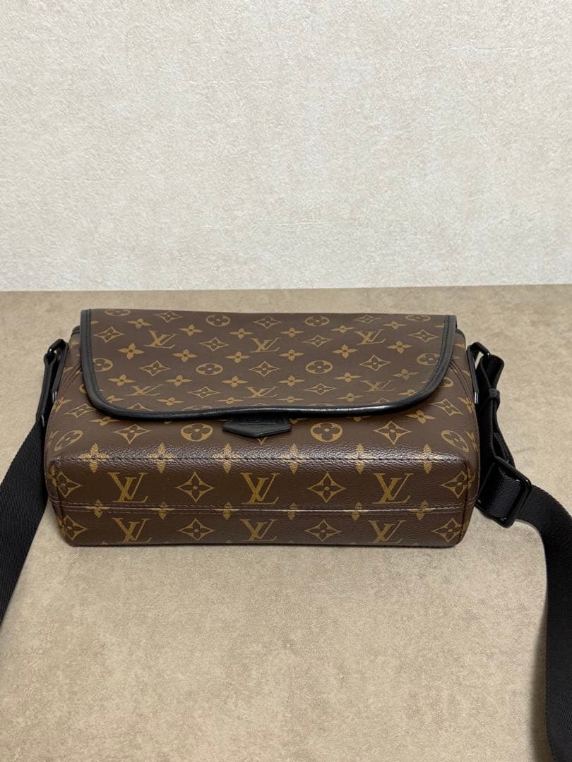 ルイヴィトン モノグラムマカサー マグネティック・メッセンジャー M45557