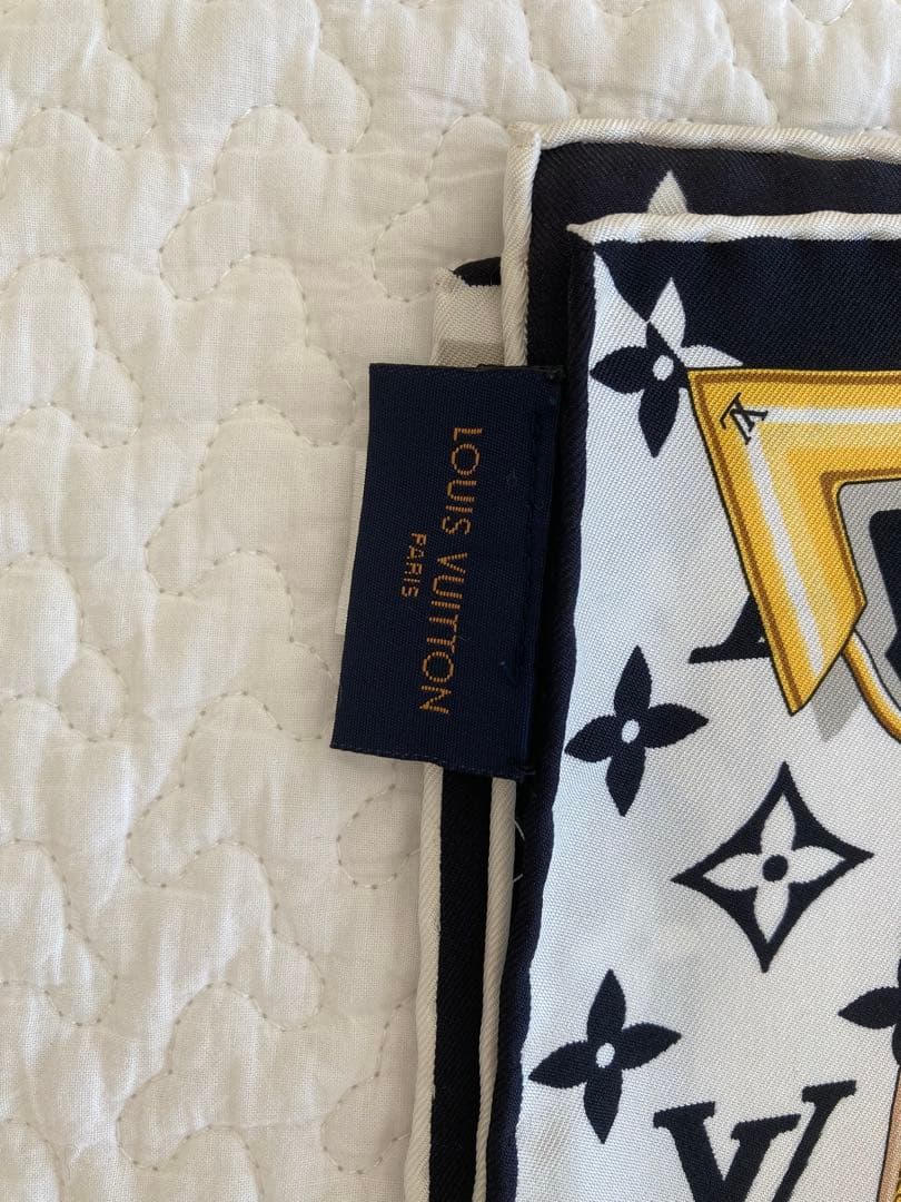 LOUIS VUITTON コンフィデンシャル　シルクスカーフ