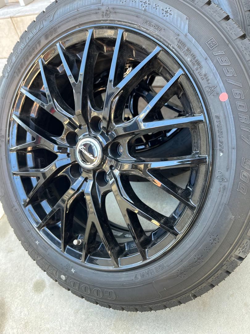 ともやま　スタッドレスタイヤ　195/60/17　バリ溝　2023年製