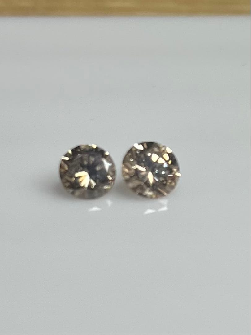 K18 天然ダイヤモンドピアス 計１ｃｔ ブラウン系