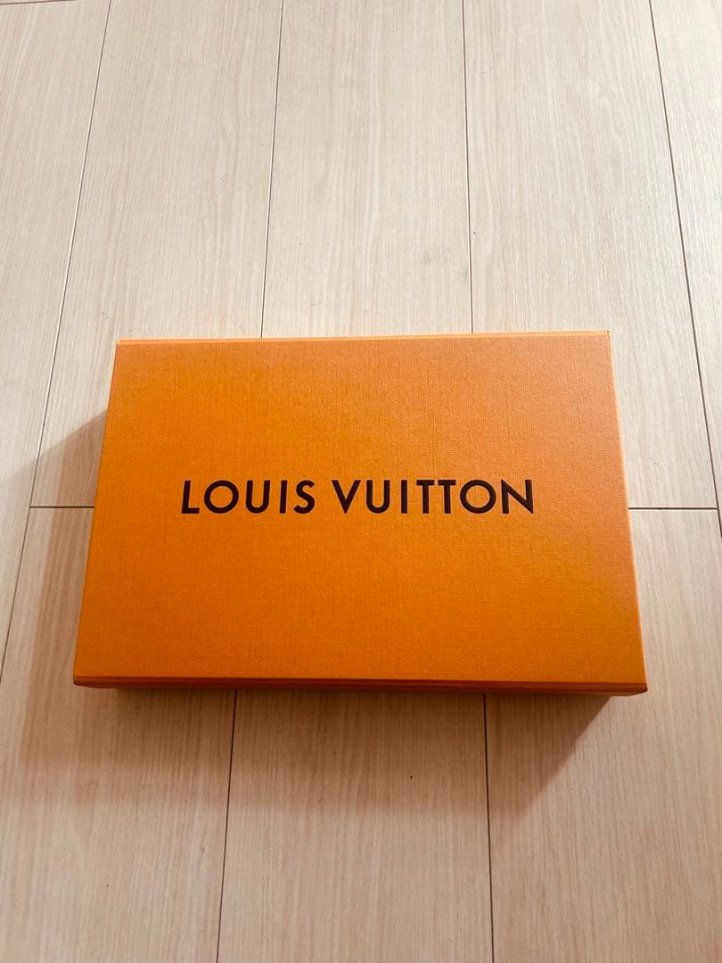 紀*子様 Louis Vuitton グレー チェック マフラー