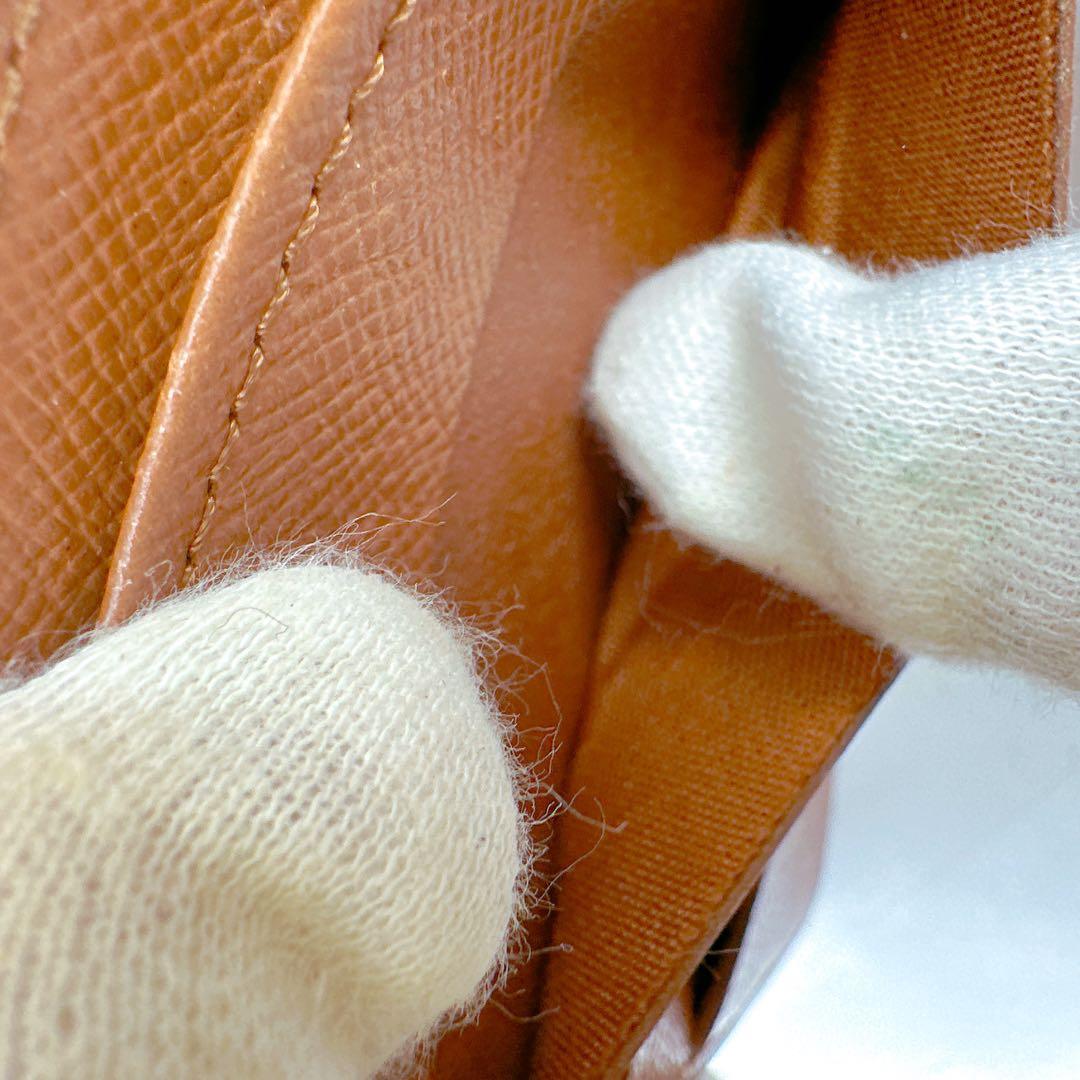 ルイヴィトン　モノグラム　二つ折り財布　ポルトフォイユマルコ