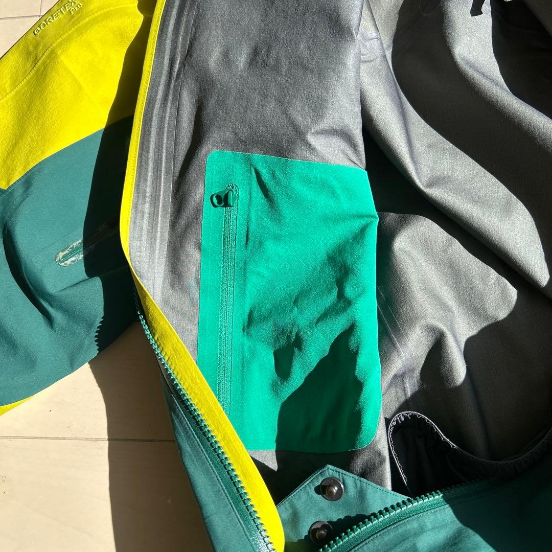 Arc’teryx LUSH jacket スノボーウェア