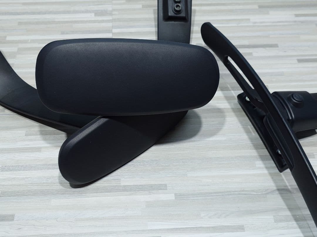 オカムラ シルフィー　アームレスト&コートハンガー