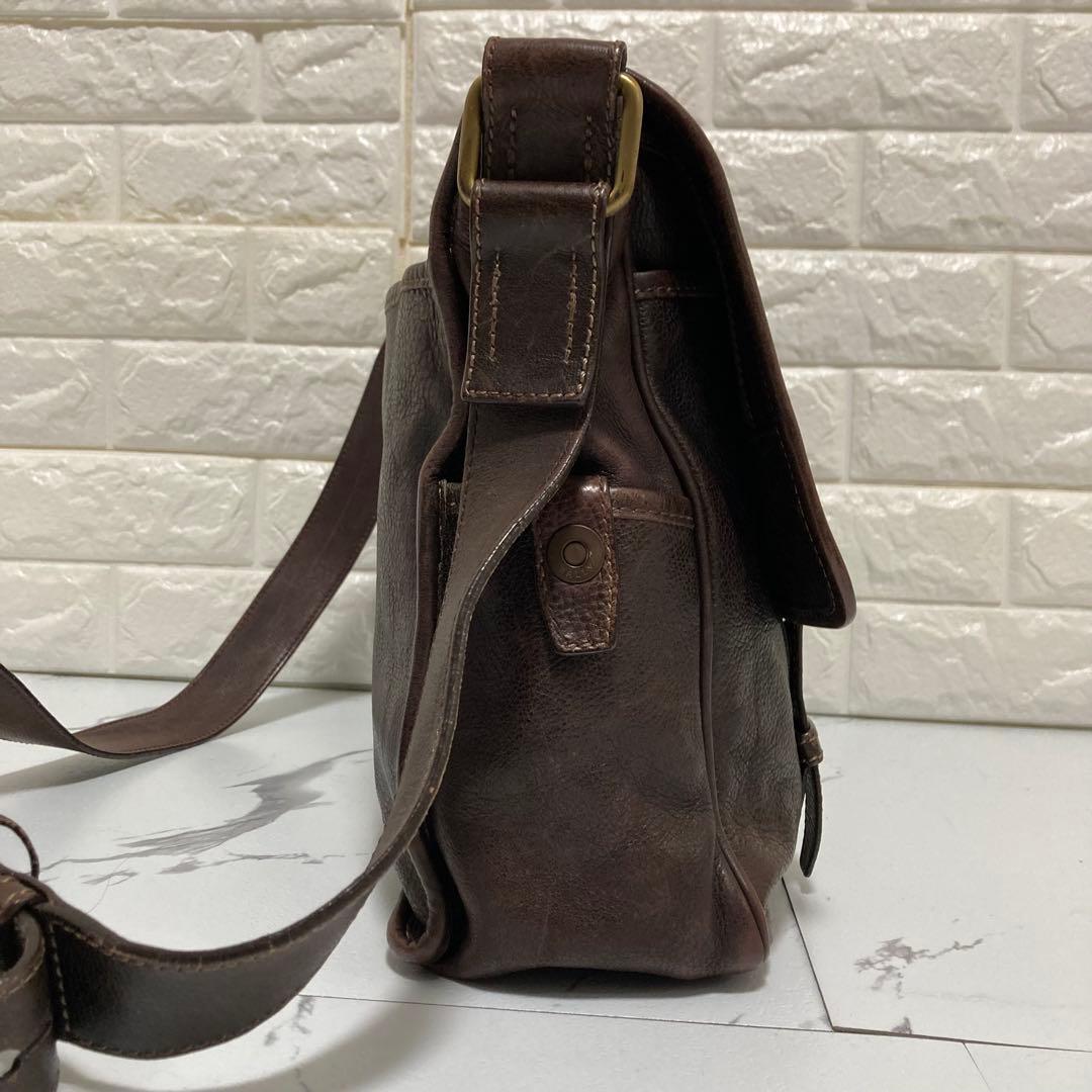 BALLY✨メッセンジャーバッグ大容量　本革　A4PC可　フラップ　チャーム自立