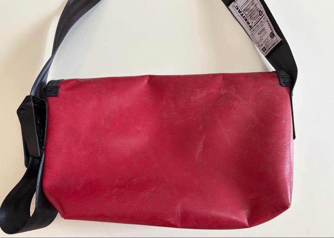 FREITAG 赤 メッセンジャーバッグ