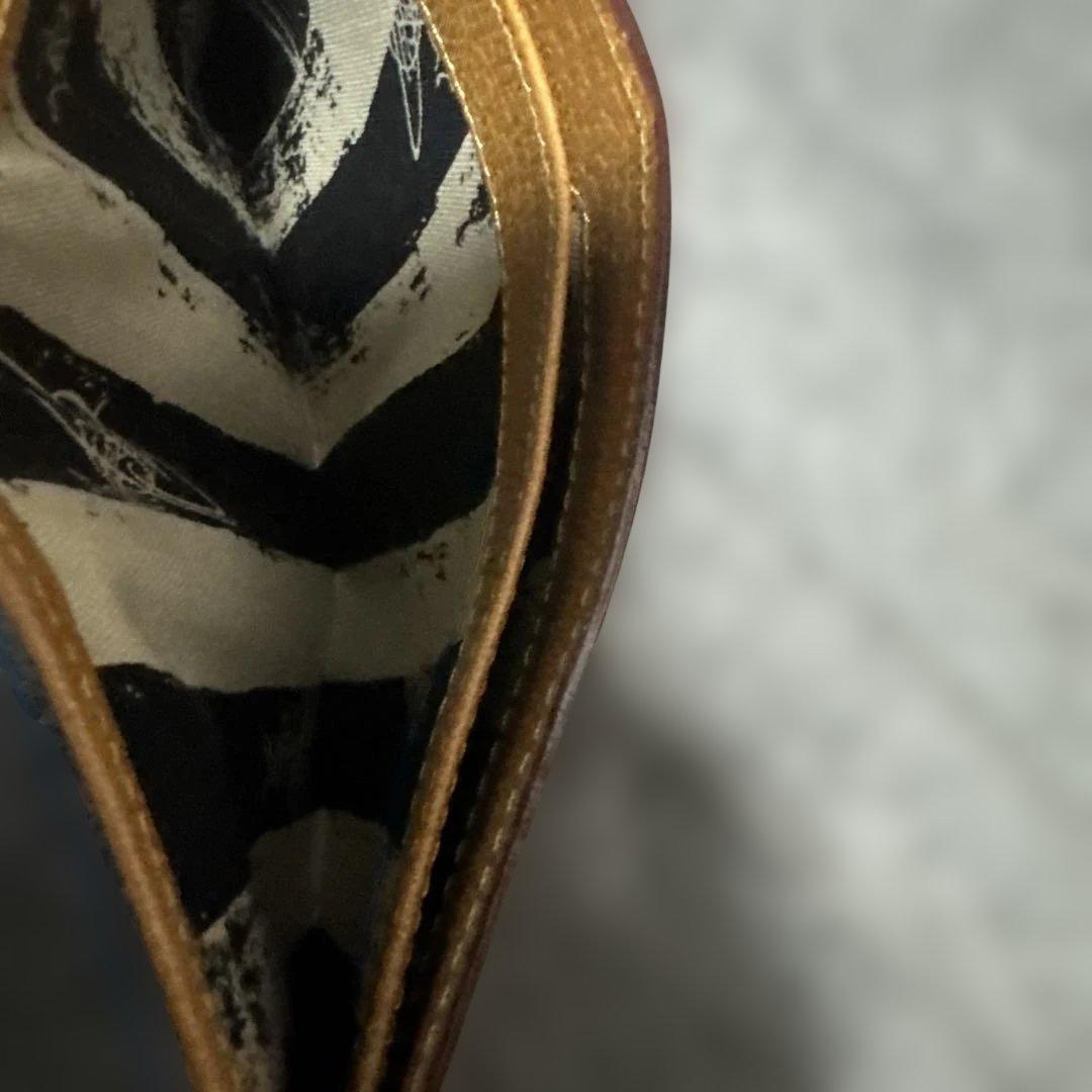 Vivienne Westwoodベージュ 三つ折り財布 金色ロゴ付き