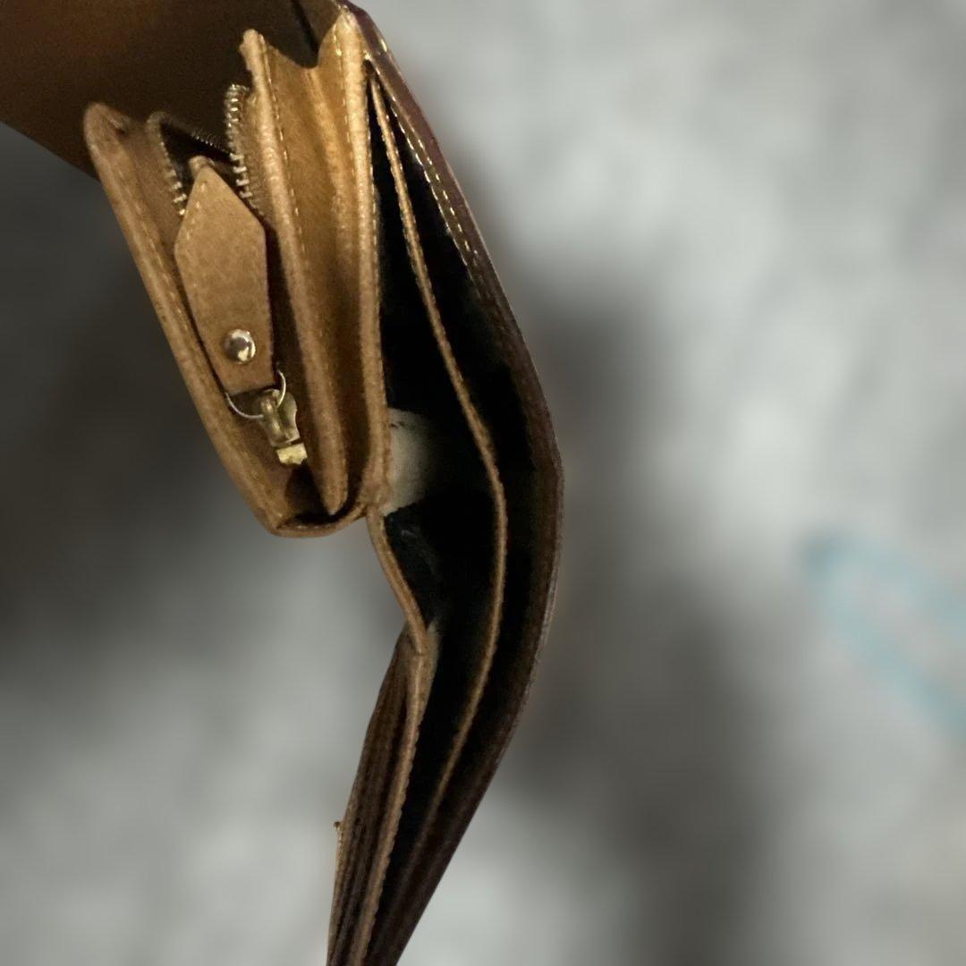 Vivienne Westwoodベージュ 三つ折り財布 金色ロゴ付き