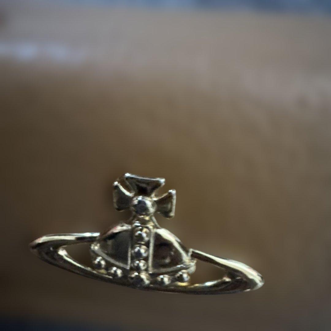 Vivienne Westwoodベージュ 三つ折り財布 金色ロゴ付き