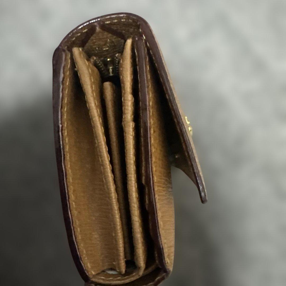 Vivienne Westwoodベージュ 三つ折り財布 金色ロゴ付き