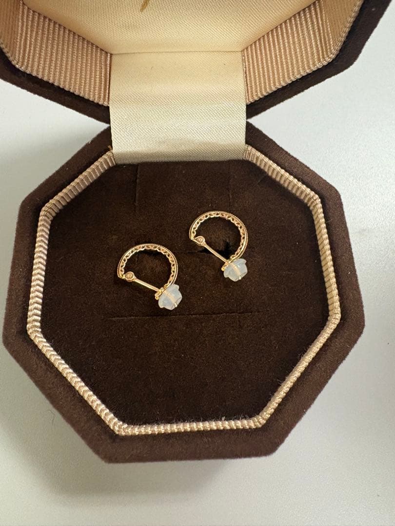 新品未使用　agete アガット K10フープピアス　ゴールド　証明書付き