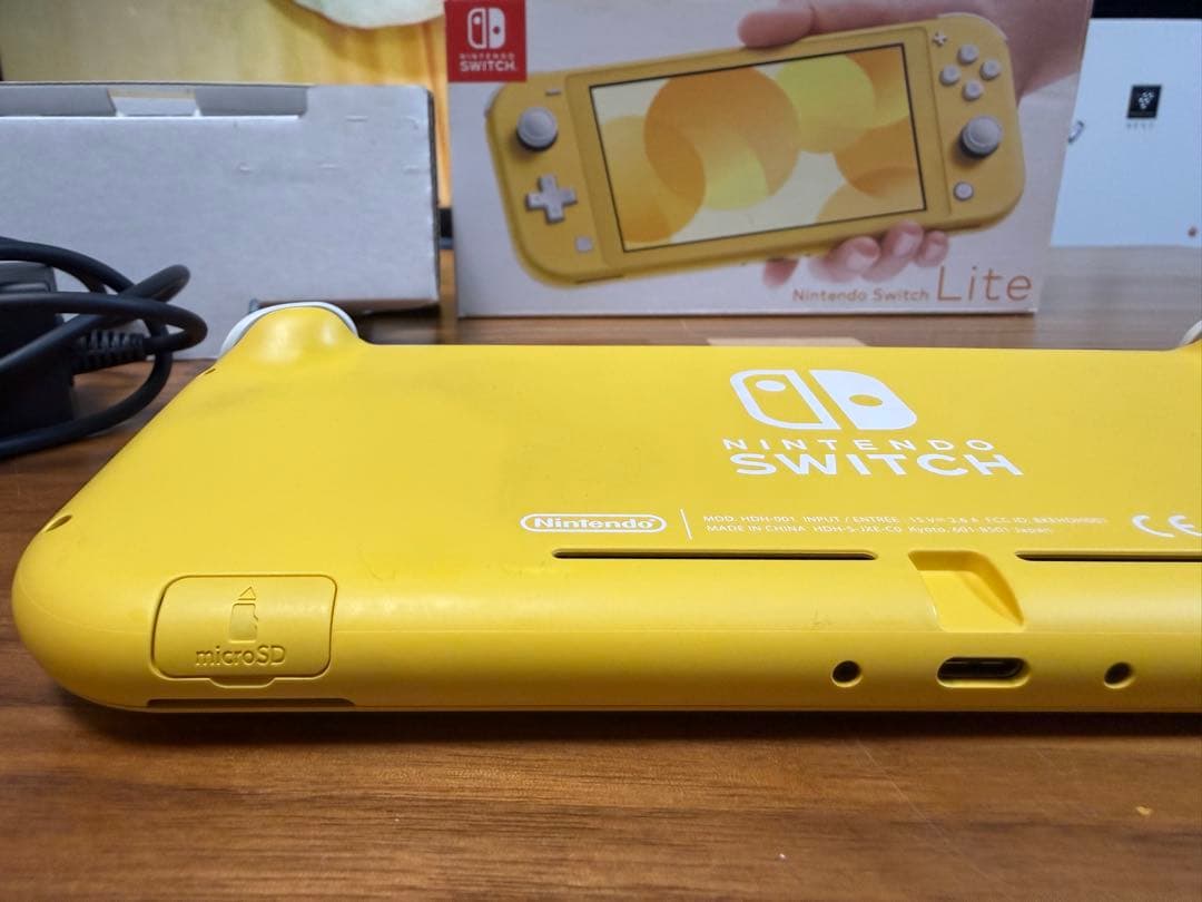 Nintendo Switch Lite イエロー 充電器、ケース付き